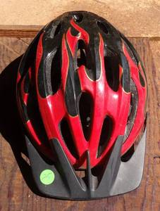 lot 25 image: GIRO BUCYCLE SAFETY HELMET
