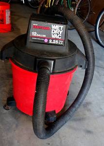 lot 26 image: SEARS CRAFTSMAN 12 GALLON WET DRY VAC (2.25 HP)