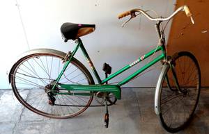 lot 28 image: WOW COOL FIND - VINTAGE SEARS MADE IN AUSTRIA WOMENS BIKE
