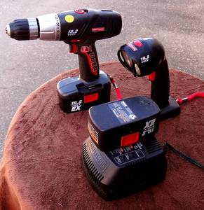 lot 47 image: SEARS CRAFTSMAN 19.2 VOLT DRILL. FLASHLIGHT, CAHRGER AND 2 BATTERIES