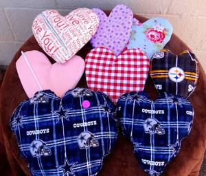 lot 147 image: HOMEMADE ASSORTED PILLOW BAGS. - HOLD A REMOTE, STORE ITEMS, PHONE, ETC