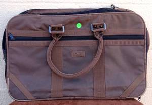 lot 164 image: NICE TRAVEL BAG WITH MULTIPLE COMPARTMENTS - STORES FLAT