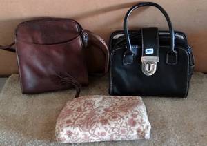 lot 180 image: COLLECTION OF WOMENS BAGS (ONE IS VICTORIA SECRETS)