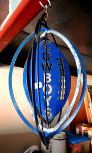 lot 194 image: DALLAS COWBOYS METAL WIND SPINNER