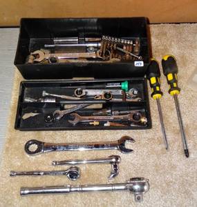 lot 253 image: TOOL BOX WITH TOOLS AS SHOWN