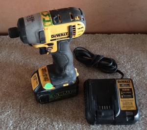 lot 80 image: DEWALT 20 VOLT BRUSHLESS IMPACT DRIVER - 14 INCH - WITH BATTERY AND CHARGER
