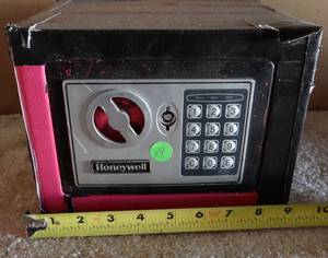 lot 89 image: SMALL HONEYWELL DIGITAL SAFE (LOCKED - NO COMBO OR KEY) APPEARS EMPTY