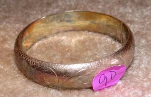 lot 90 image: VINTAGE .925 STERLING SILVER BANGLE BRACELET