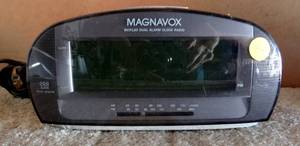 lot 94 image: Magnavox MCR140 Dual Alarm Clock Radio AMFM MCR14017 Big Display