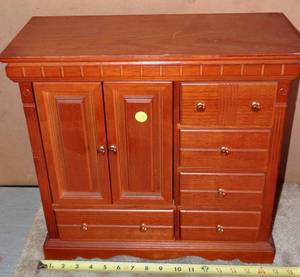 lot 106 image: LARGE WOODEN JEWELRY BOX WITH DRAWERSMIRRORCONTENTS AS SHOWN