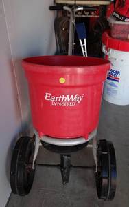 lot 109 image: WORKING EARTH WAY E-VN- SPREAD SEEDER