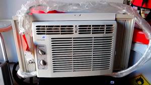 lot 291 image: FRIGIDARE WINDOW UNIT AIR CONDITIONER - USED JUST ONE SEASON