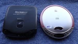 lot 337 image: VINTAGE Mega Bass SONY Walkman D-231 CD Compact Disc Player ESP Discman & Durabrand Model CD-566 CD Player Compact Disc Digital Audio