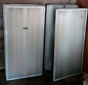 lot 368 image: METAL SHOP LIGHTS - JUST PULLED FROM WORKING WAREHOUSE - WITH BULBS (2 X 4)