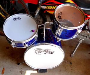 lot 383 image: CHILDS POWER PLAY DRUM KIT