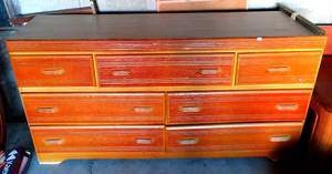 lot 327 image: FULL SIZE BEDROOM SET - DRESSOR, MIRROR, SIDE DRAWER, HEADBOARD