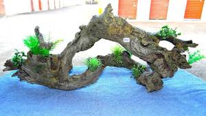 lot 342 image: VERY LARGE FISH TANK DECOR