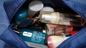 lot 346 image: BAG FULL OF MAKEUP AS SHOWN