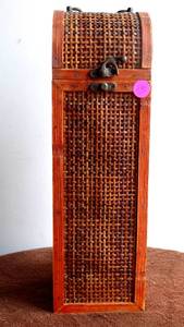 lot 89 image: Beautiful Wooden Bottle Holder (wine or wiskey) with metal latch