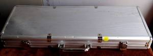 lot 92 image: 501 Unopened Las Vegas Poker Room Clay Chips in Steel carring case. - HEAVY