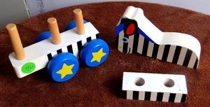 lot 96 image: Cute Wooden Animal Puzzle for Child - Rolls along when put together