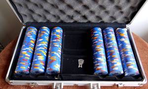 lot 98 image: Two more cases of unopened Las Vagas Poker Chips - Clay (800 chips in total)