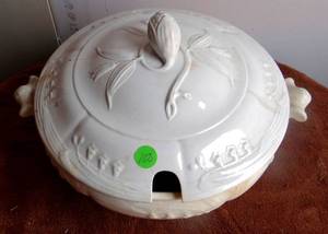 lot 100 image: Vintage Soup Turine as shown