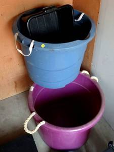 lot 106 image: Assortment of Plastic Tubs as shown