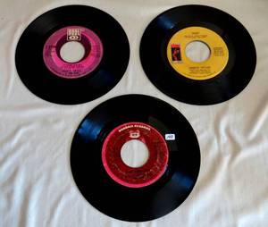 lot 140 image: Assorted Lot of Vintage 45s