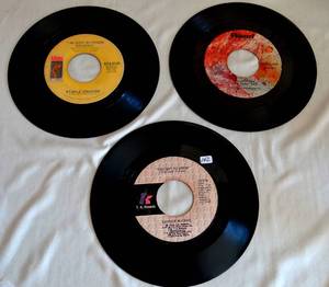 lot 142 image: Assorted Lot of Vintage 45s