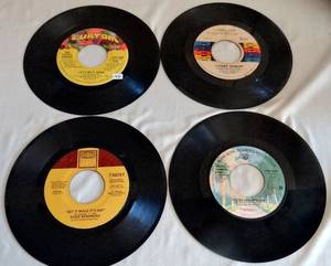 lot 146 image: Assorted Lot of Vintage 45s