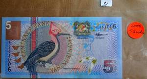 lot 31 image: Suriname P-146 5 Gulden Year 2000 Woodpecker Uncirculated Banknote