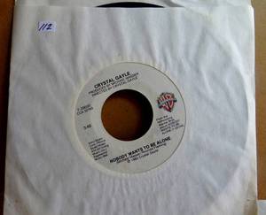 lot 112 image: Country 45 Crystal Gayle - Nobody Wants To Be Alone  Coming To The Dance On War