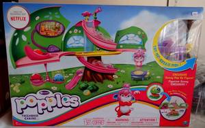 lot 201 image: Popples Deluxe Pop Open Treehouse Playset w Exclusive Sunny Pop Up Figure NEW - $25 Value