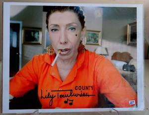lot 237 image: AUTOGRAPHED - AWESOME COMEDY LEGEND LILY TOMLIN HAND SIGNED 8 X 10