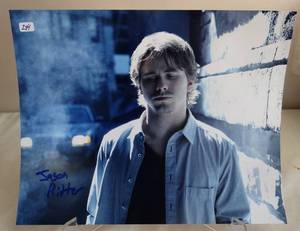 lot 241 image: AUTOGRAPHED - ACTOR JASON RITTER HAND SIGNED 8X10 PHOTO