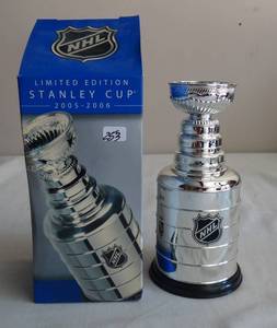 lot 253 image: MINI STANLEY CUP Limited edition HOCKEY 2005-06 17 scale New in Box - $20.00