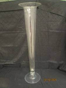 lot 779 image: 41H&nbsp CLEAR GLASS FLARED PEDESTAL VASE&nbsp