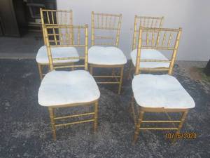 lot 788 image: TOTAL OF 5 DINING CHAIRS WITH WHITE SEAT CUSHIONS&nbsp