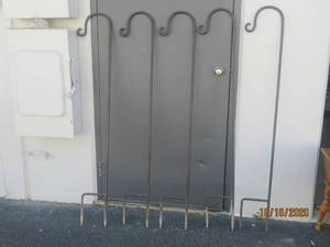 lot 790 image: TOTAL OF 5 IRON HOOKS GARDEN STAKES&nbsp 58 H&nbsp&nbsp CAN BE USED FOR HANGING MASON JARS ,SOLAR LIGHTS ,LANTERNS ,PLANTS AND MORE .GREAT FOR PARTIES AND WEDDINGS