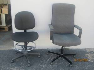 lot 792 image: TOTAL OF 2 OFFICE CHAIRS&nbsp