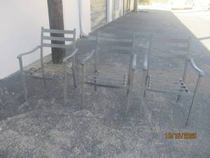 lot 793 image: TOTAL OF 3 METAL LAWN CHAIRS&nbsp