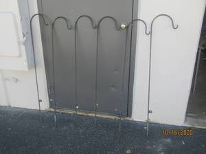 lot 795 image: TOTAL OF 6 IRON HOOKS GARDEN STAKES&nbsp 46H &nbsp&nbsp CAN BE USED FOR HANGING MASON JARS ,SOLAR LIGHTS ,LANTERNS ,PLANTS AND MORE . GREAT FOR PARTIES AND WEDDINGS&nbsp