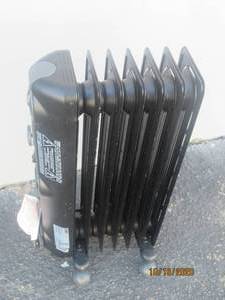 lot 806 image: DELONGHI KH390715CB-6A HEATER&nbsp MISSING ONE WHEEL SEE PIC&nbsp