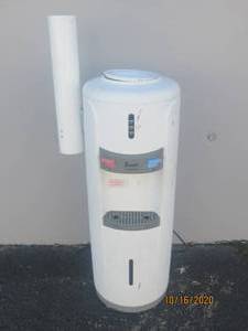 lot 810 image: AVANTI WATER DISPENSER&nbsp HOTCOLD MODEL 361