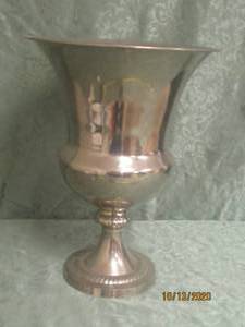 lot 744 image: 17 H SILVER PEDESTAL VASE