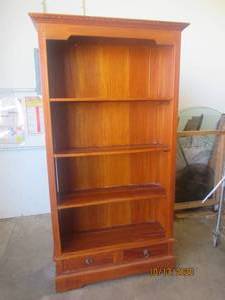 lot 758 image: WOOD 4 SHELF BOOKCASE