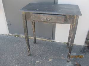 lot 759 image: VINTAGE ONE DRAWER WOOD CONSOLE TABLE&nbsp&nbsp CAN BE REFINISH TO YOUR LIKING&nbsp