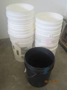 lot 825 image: TOTAL OF 9 ASSORTED BRAND 5 GALLON GENERAL BUCKETS&nbsp