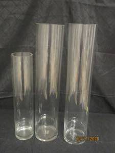 lot 827 image: TOTAL OF 3 CLEAR GLASS CYLINDER VASES&nbsp&nbsp SEE PICS FOR MEASUREMENTS&nbsp